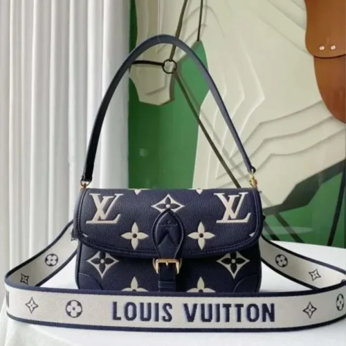 Untitled-design-2025-05-28T053944.760 Louis Vuitton LV Diane Handbags Embossed Pattern 23x16x8.5cm