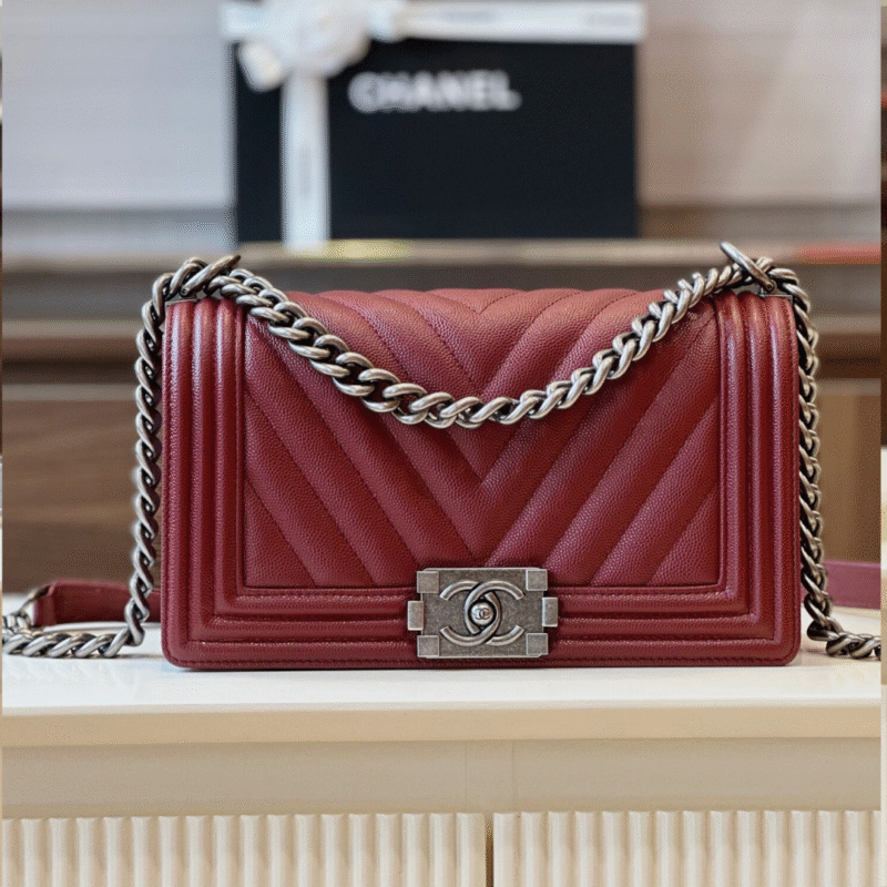 Chanel Boy Medium Handbag Woman’s V-Pattern Red Leather 25cm
