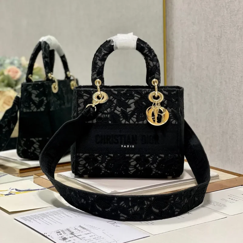 Túi Xách Dior Lady Họa Tiết Ren Hoa Nữ Màu Đen Rep 11 Cao Cấp 24cm