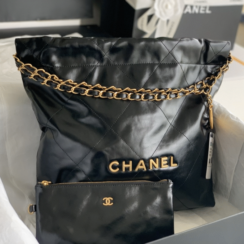 CHANEL 22 Small Handbag in Black