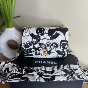 New CHANEL COCO BEACH 2025 White