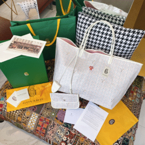 Untitled-design-2025-08-09T042451.965 Goyard Signature Women Small Pouch