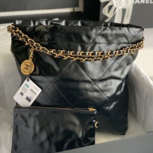 CHANEL 22 Small Handbag in Black