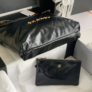 CHANEL 22 Small Handbag in Black