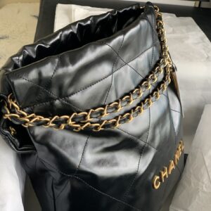 CHANEL 22 Small Handbag in Black