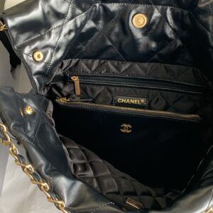 CHANEL 22 Small Handbag in Black