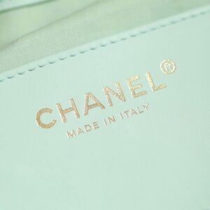 CHANEL 25 HANDBAG 30 IN GREEN CAVIER GOLD HARDWARE