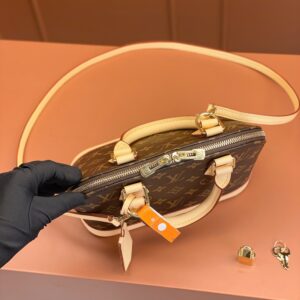 b57e34b6-1 Louis Vuitton Monogram Alma BB