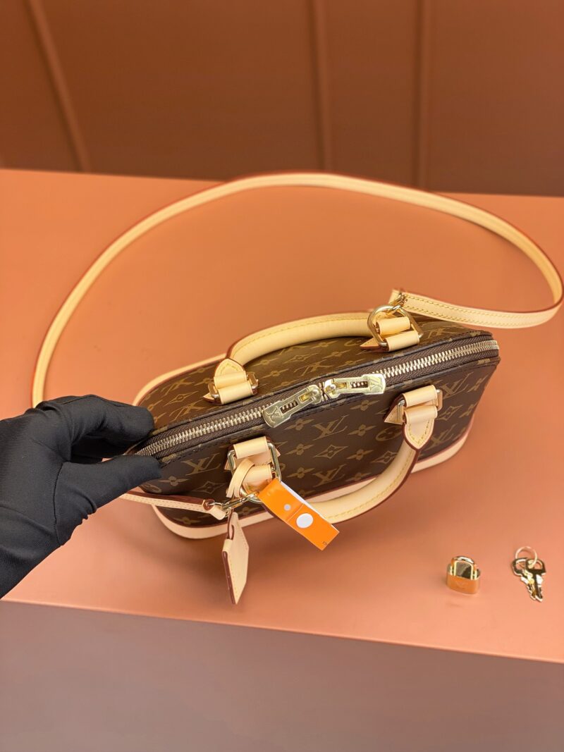 b57e34b6-1 Louis Vuitton Monogram Alma BB