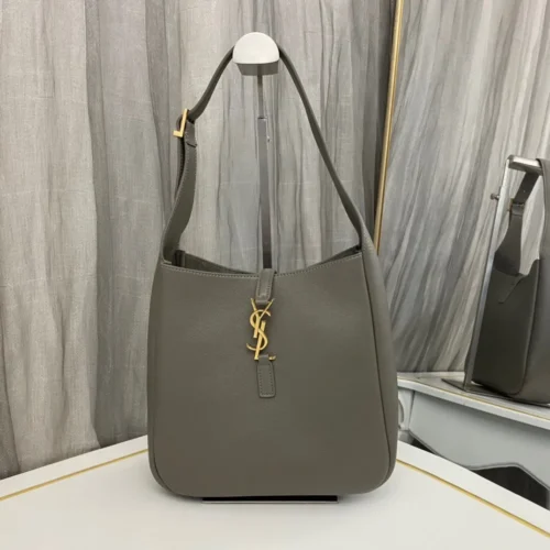 c579ace6 Saint Laurent Le 5 à 7 Supple Hobo Bag