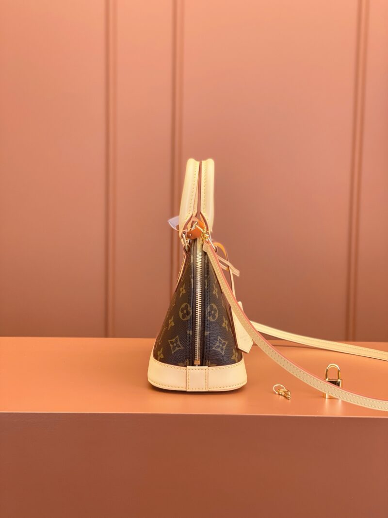 e4bf97de-1 Louis Vuitton Monogram Alma BB