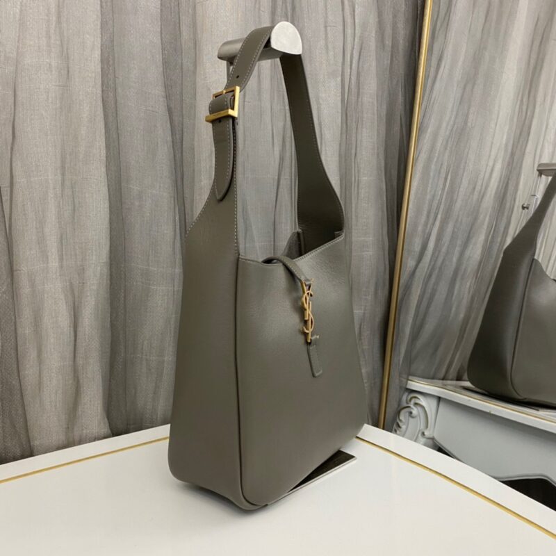 Saint Laurent Le 5 à 7 Supple Hobo Bag