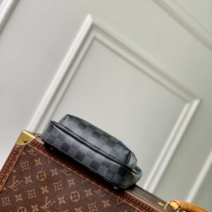 LV AVENUE SLINGBAG 31 IN BLACK AND GREY DAMIER GRAPHITA CANVAS CALFSKIN