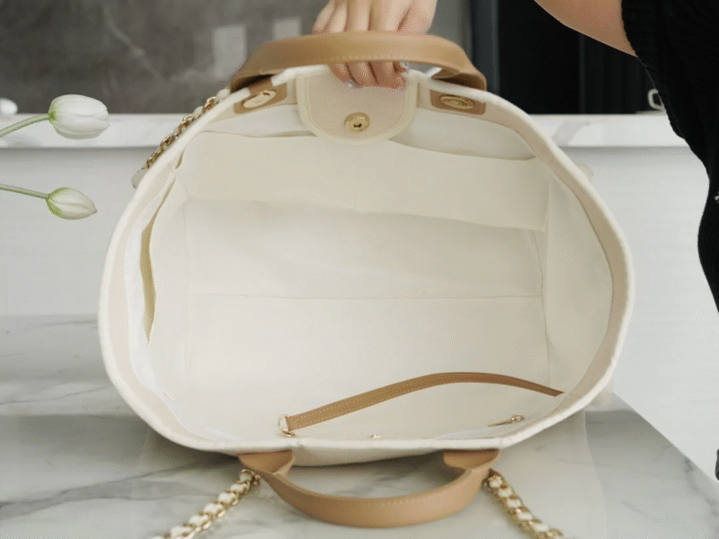 CHANEL TOTE BAG 39 ATTACHED PEARL LOGO IN BEIGE CANVAS GOLD HARDWARE
