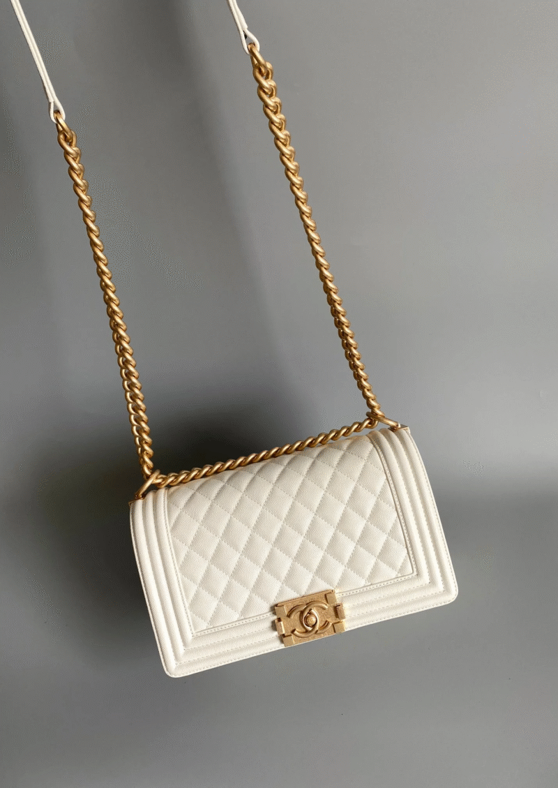 CHANEL MEDIUM 25 BOY BAG IN WHITE LAMBSKIN GOLD HARDWARE