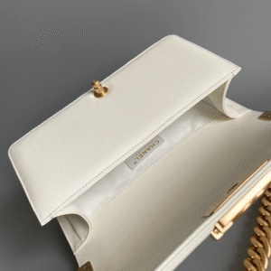 CHANEL MEDIUM 25 BOY BAG IN WHITE LAMBSKIN GOLD HARDWARE