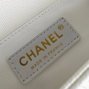 CHANEL MEDIUM 25 BOY BAG IN WHITE LAMBSKIN GOLD HARDWARE