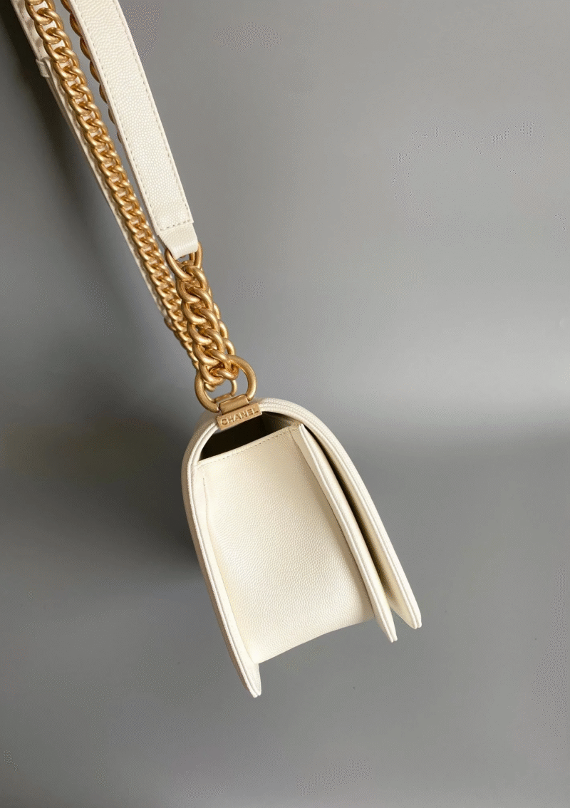 CHANEL MEDIUM 25 BOY BAG IN WHITE LAMBSKIN GOLD HARDWARE