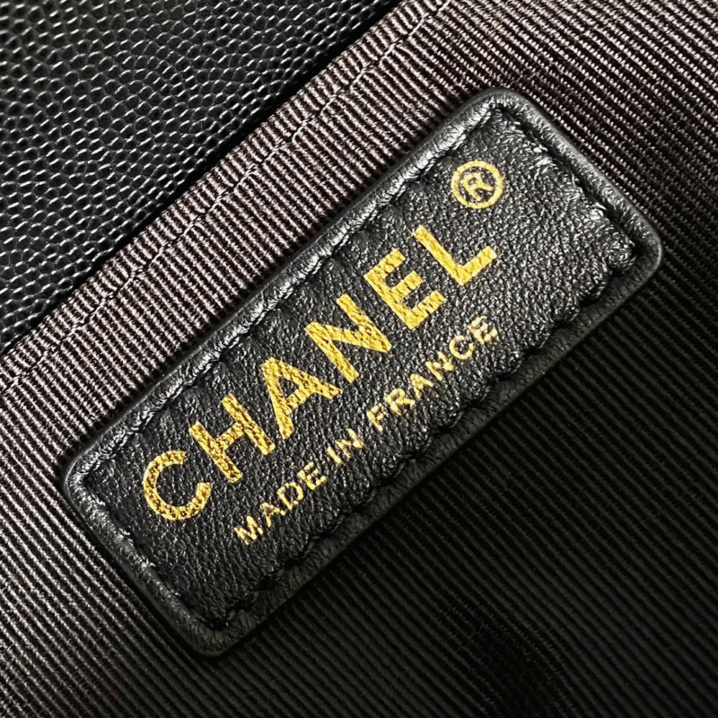 CHANEL MEDIUM 25 BOY BAG IN BLACK LAMBSKIN GOLD HARDWARE