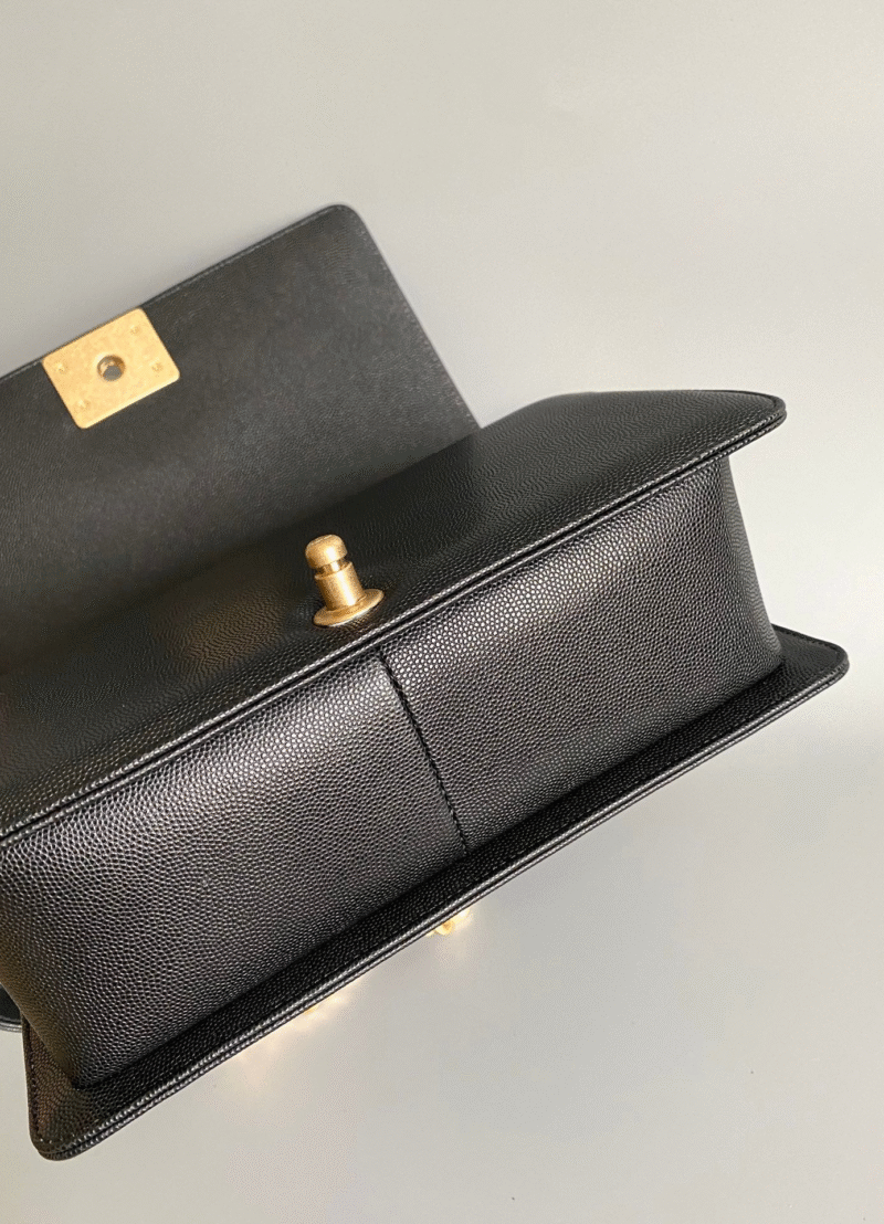 CHANEL MEDIUM 25 BOY BAG IN BLACK LAMBSKIN GOLD HARDWARE