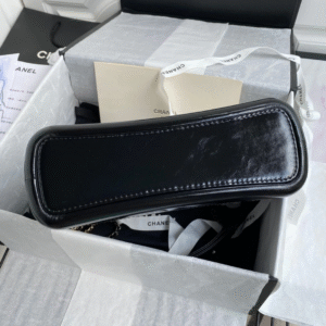 CHANEL GABRIELLE MEDIUM 28 HOBO BAG IN BLACK MIX WHITE CALFSKIN