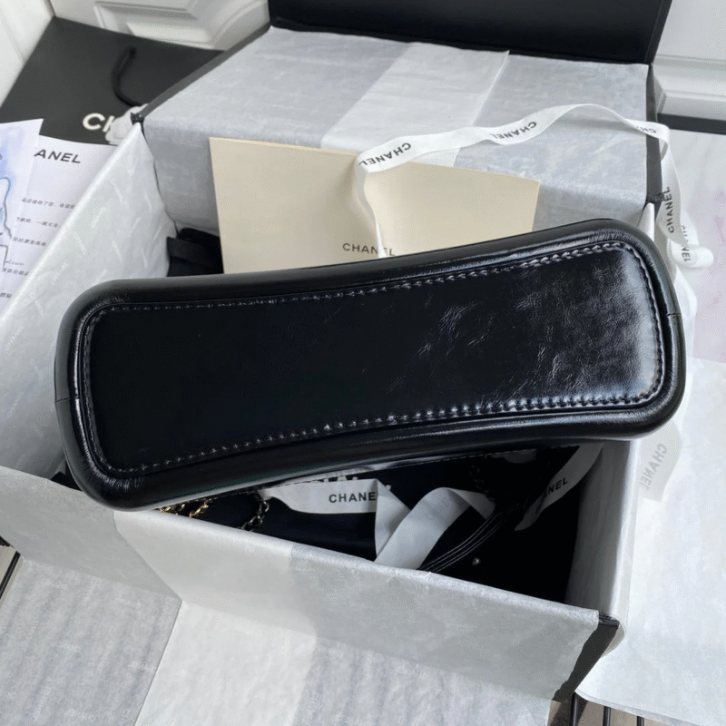 CHANEL GABRIELLE MEDIUM 28 HOBO BAG IN BLACK MIX WHITE CALFSKIN