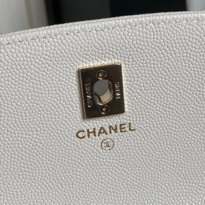 CHANEL 25C FLAP BAG 18 IN WHITE SHINY GRAINED CALFSKIN GOLD HARDWARE