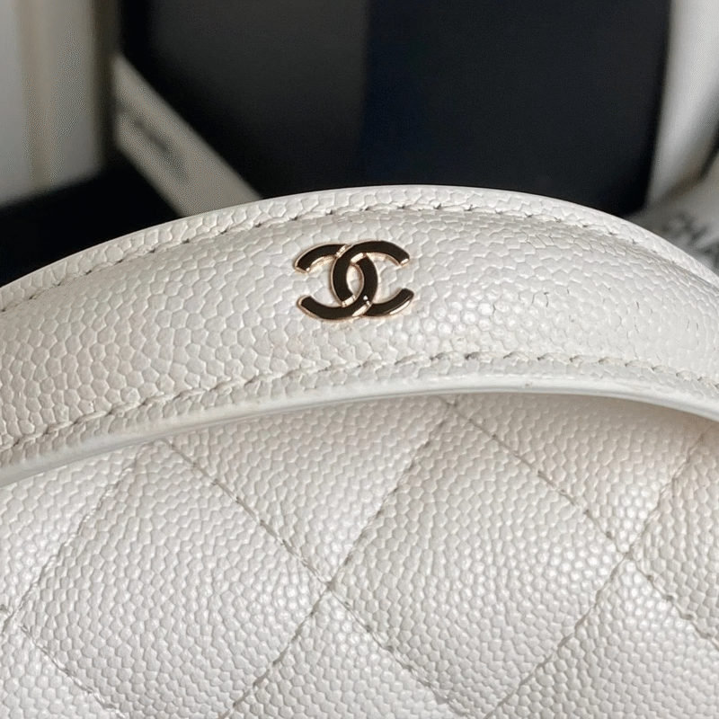 CHANEL 25C FLAP BAG 18 IN WHITE SHINY GRAINED CALFSKIN GOLD HARDWARE