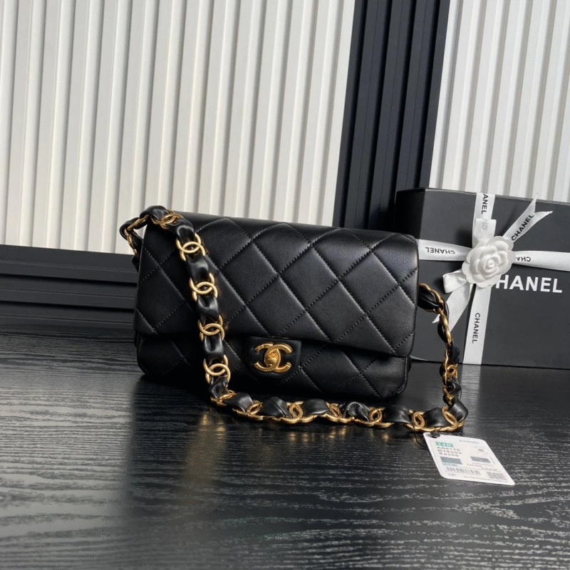 CHANEL MEDIUM FLAP BAG 26 IN BLACK CALFSKIN GOLD DOUBLE C THICK CHAIN