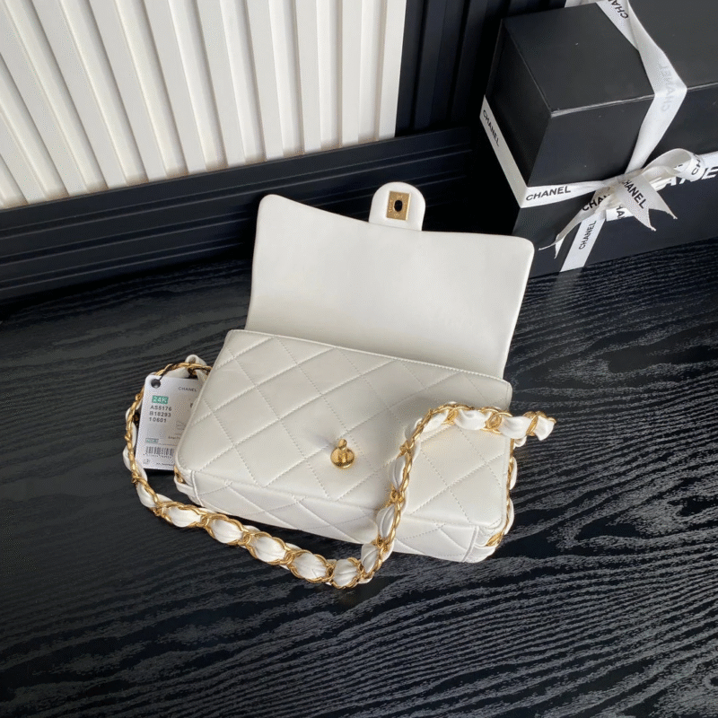 CHANEL MEDIUM FLAP BAG 26 IN WHITE CALFSKIN GOLD DOUBLE C THICK CHAIN