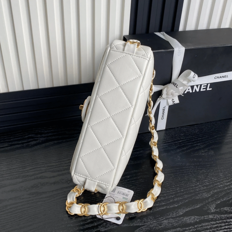 CHANEL MEDIUM FLAP BAG 26 IN WHITE CALFSKIN GOLD DOUBLE C THICK CHAIN