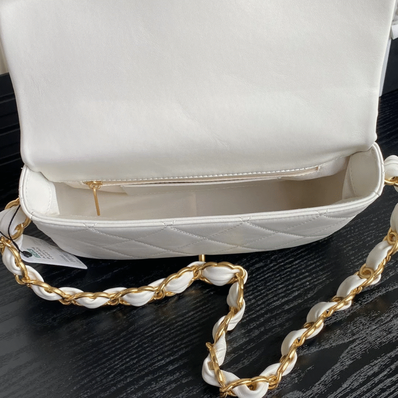 CHANEL MEDIUM FLAP BAG 26 IN WHITE CALFSKIN GOLD DOUBLE C THICK CHAIN