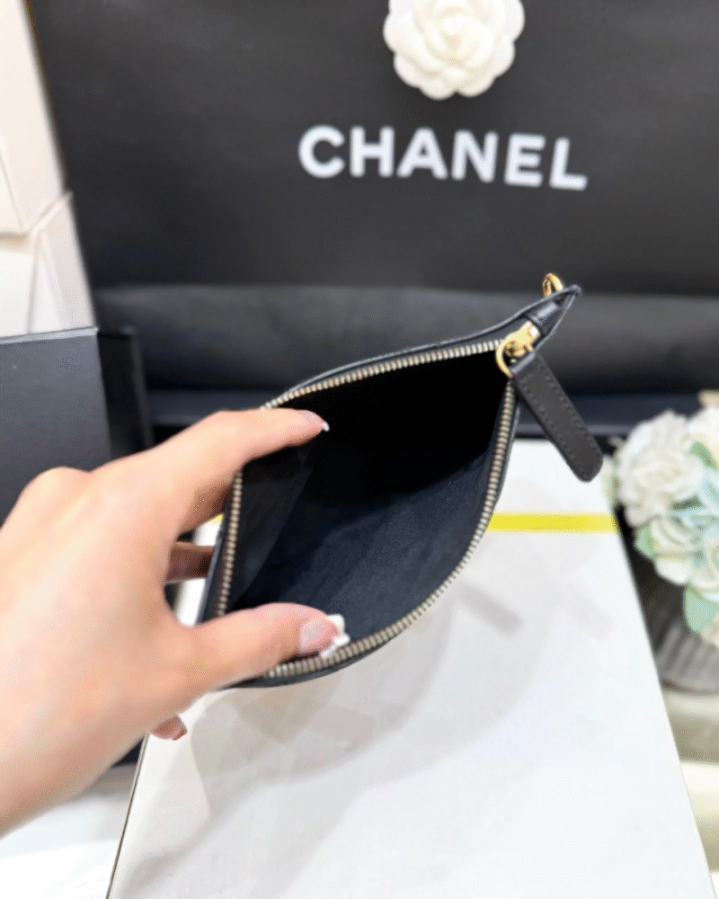 CHANEL MEDIUM MAXI SHOPPING BAG 47 IN BLACK CALFSKIN GOLD-TONE METAL