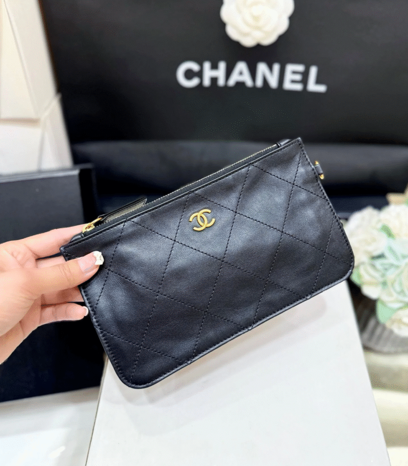 CHANEL MEDIUM MAXI SHOPPING BAG 47 IN BLACK CALFSKIN GOLD-TONE METAL