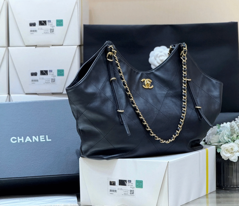 CHANEL MEDIUM MAXI SHOPPING BAG 47 IN BLACK CALFSKIN GOLD-TONE METAL