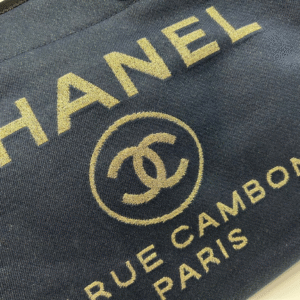 CHANEL DEAUVILLE LARGE 38 TOTE BAG IN BLACK CANVAS WITH GOLD EMBROIDERED LOGO