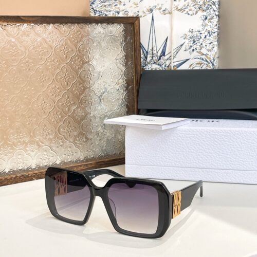 img_3928 Miss Dior sunglasses woman