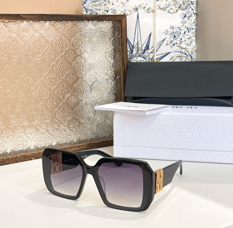 img_3928 Miss Dior sunglasses woman