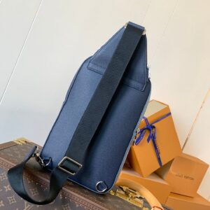 LV AVENUE SLINGBAG 31 IN NAVY BLUE TAIGA LEATHER