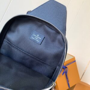LV AVENUE SLINGBAG 31 IN NAVY BLUE TAIGA LEATHER