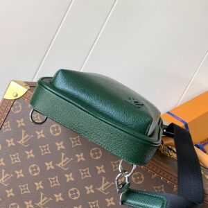 LV AVENUE SLINGBAG 31 IN DARK GREEN TAIGA LEATHER