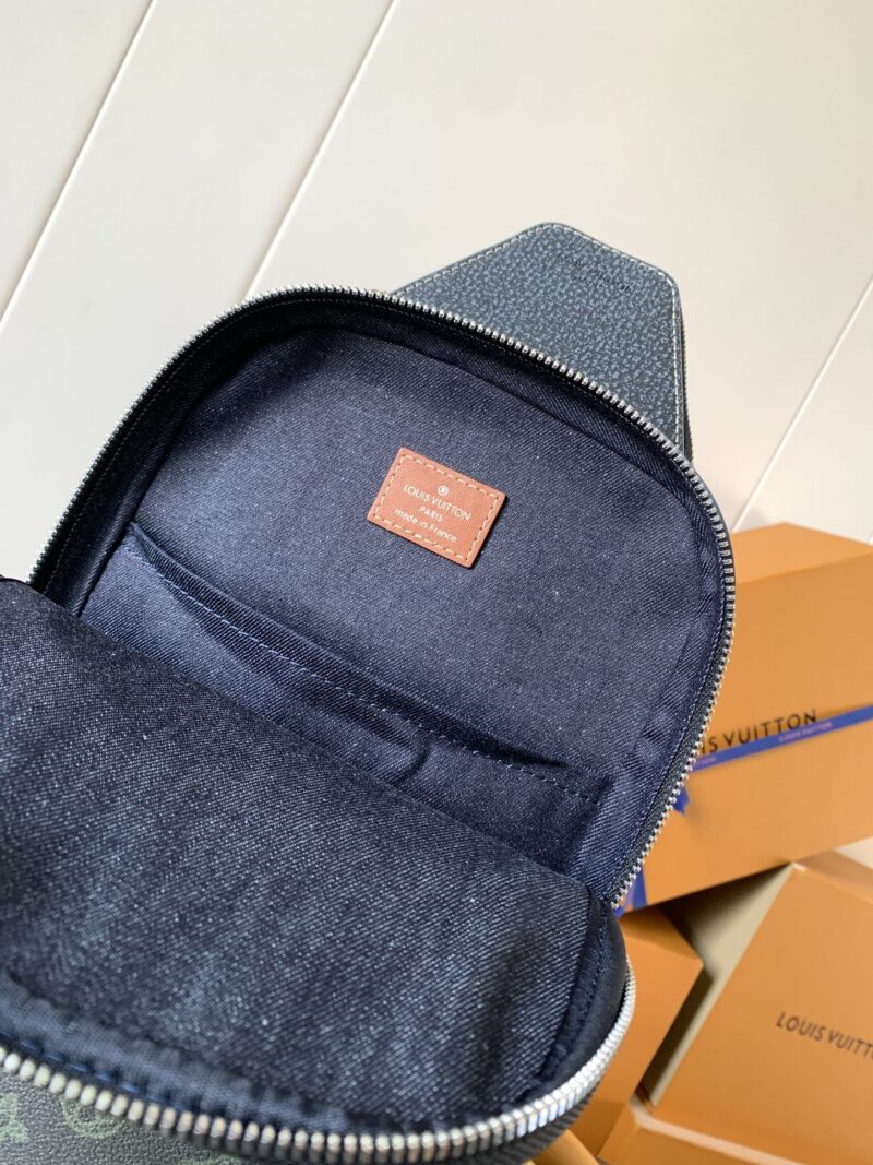 LV AVENUE SLINGBAG 31 IN BLACK MONOGRAM CANVAS WITH BROWN LOGO