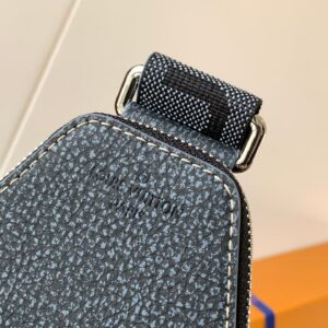 LV AVENUE SLINGBAG 31 IN BLACK MONOGRAM CANVAS WITH BROWN LOGO