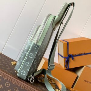 LV AVENUE SLINGBAG 31 IN WHITE AND BLACK OMBRE MONOGRAM CANVAS