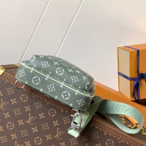 LV AVENUE SLINGBAG 31 IN WHITE AND BLACK OMBRE MONOGRAM CANVAS