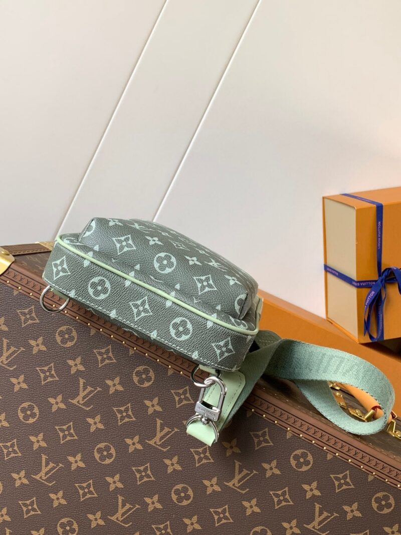 LV AVENUE SLINGBAG 31 IN WHITE AND BLACK OMBRE MONOGRAM CANVAS