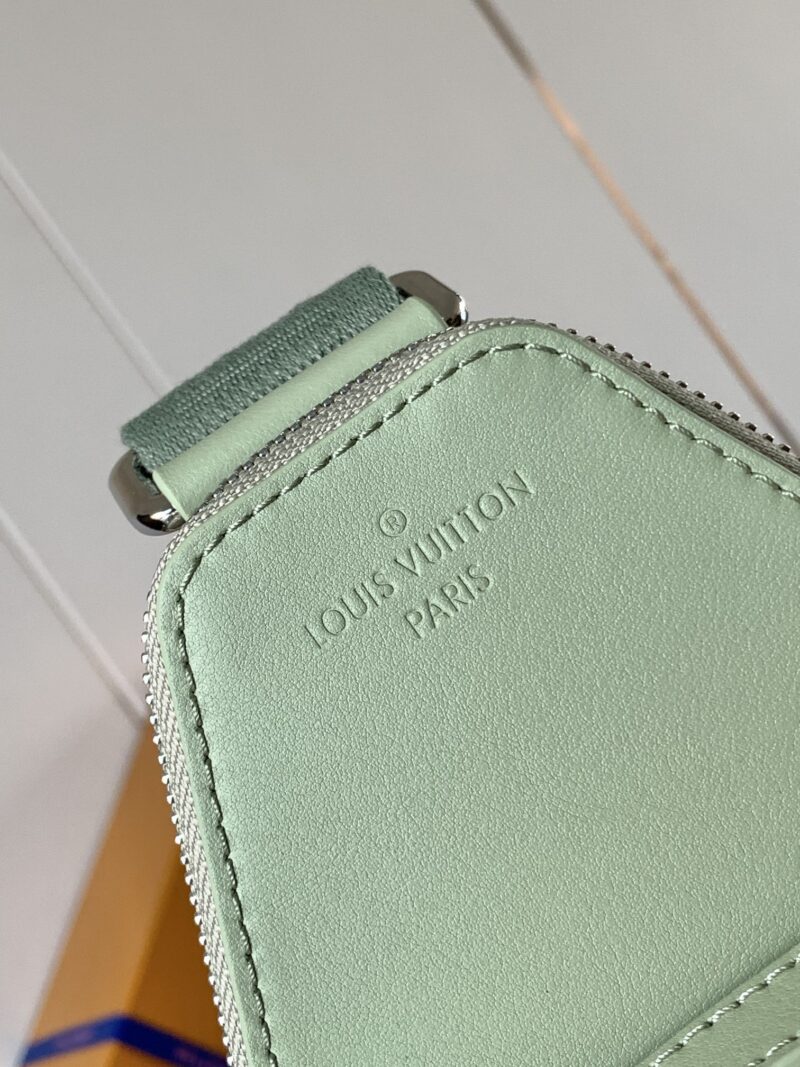 LV AVENUE SLINGBAG 31 IN WHITE AND BLACK OMBRE MONOGRAM CANVAS