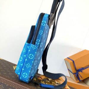 LV AVENUE SLINGBAG 31 IN BLUE AND BROWN TAIGA LEATHER