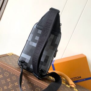 LV AVENUE 31 IN BLACK CANVAS CALFSKIN