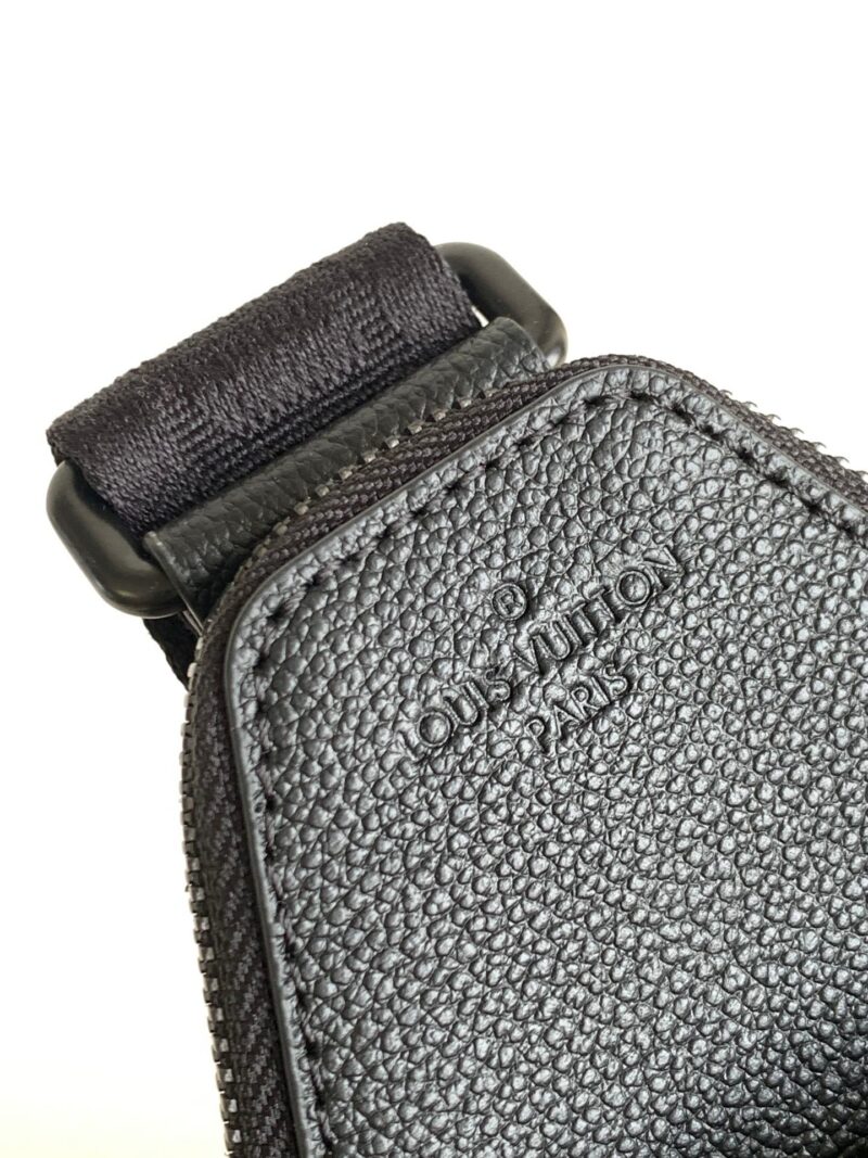 LV AVENUE 31 IN BLACK CANVAS CALFSKIN